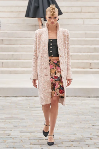 Look 12